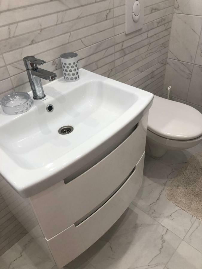 New Appartment In Yuzhny Yuzhne Exterior photo
